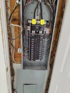 Outlets & Panel Upgrade in Columbus, OH (3)